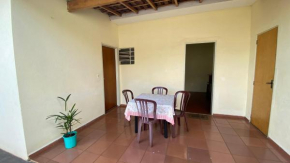 Casa para até 6 pessoas 2 quartos wi-fi e varanda ampla